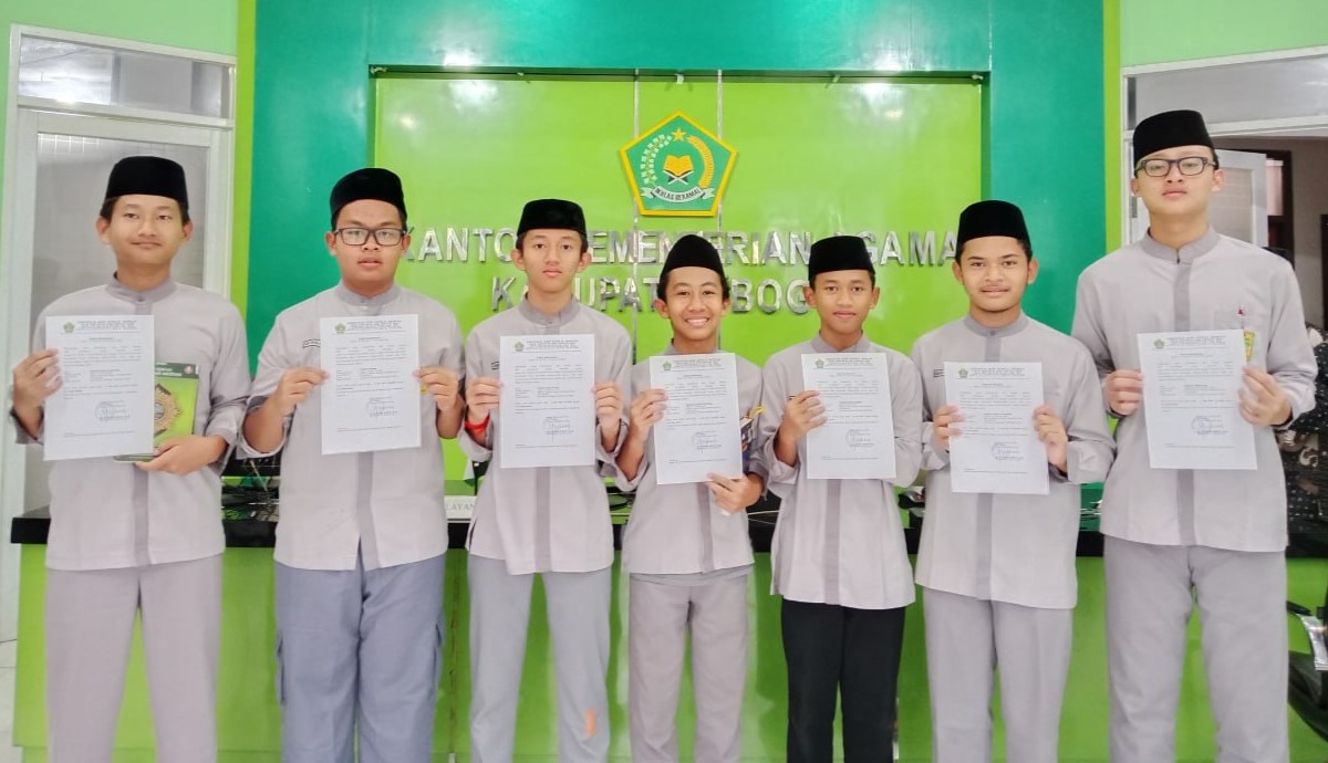 7 Siswa SMPTQ Al Hidayah Bogor Lulus Sertifikasi Tahfiz Qur’an di Kemenag Kab. Bogor