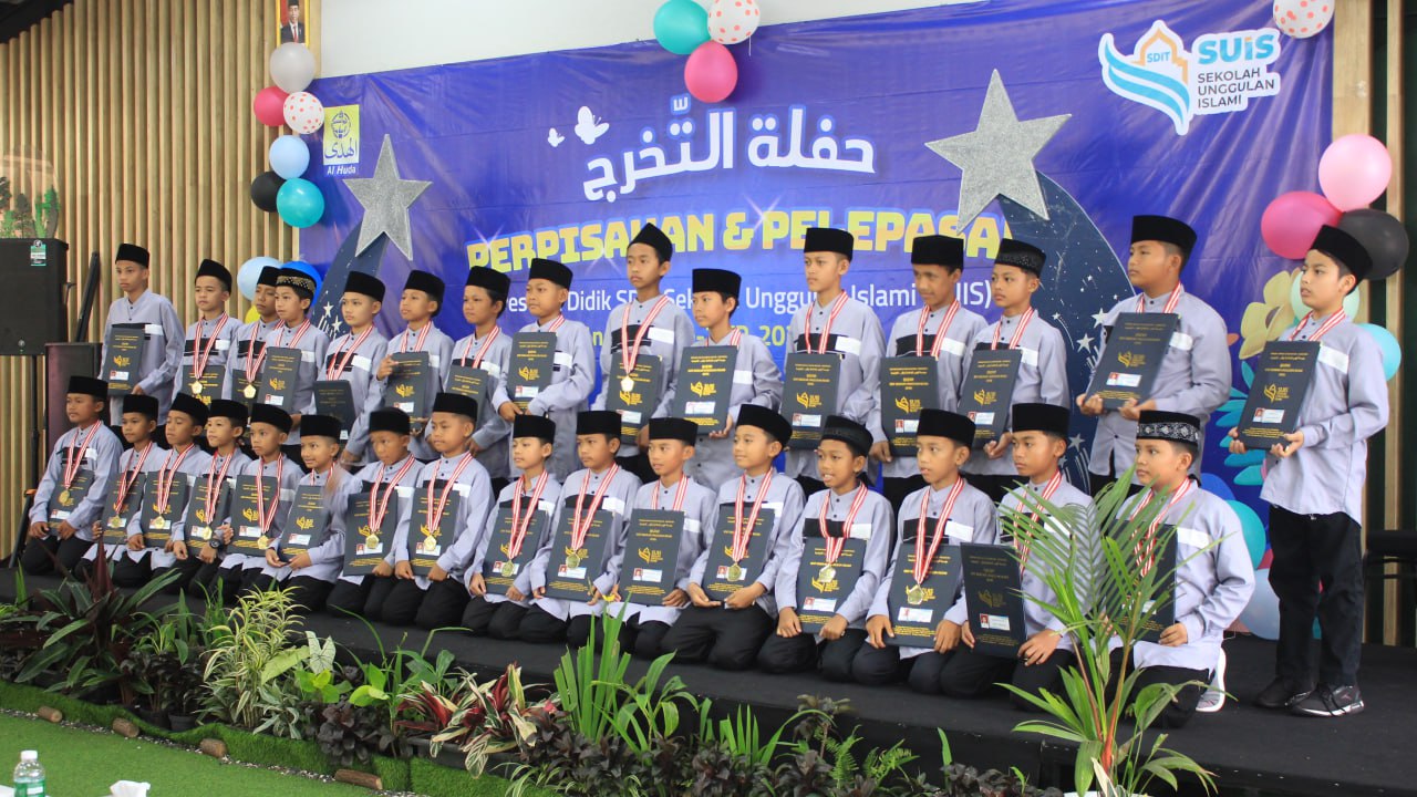 Wisuda SDIT SUIS Angkatan Ke-7 Tahun Ajaran 2023/2024: Teruslah Berkarya, dan Jadilah Insan Mulia Perindu Syurga